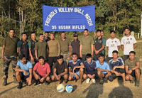 35 Somsai Battalion (35 AR) troops play with local community