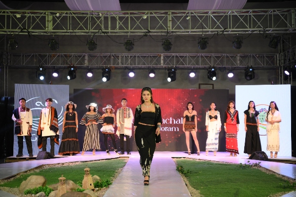 Designers, Weavers and ‘Tribal Fusion’ take centerstage